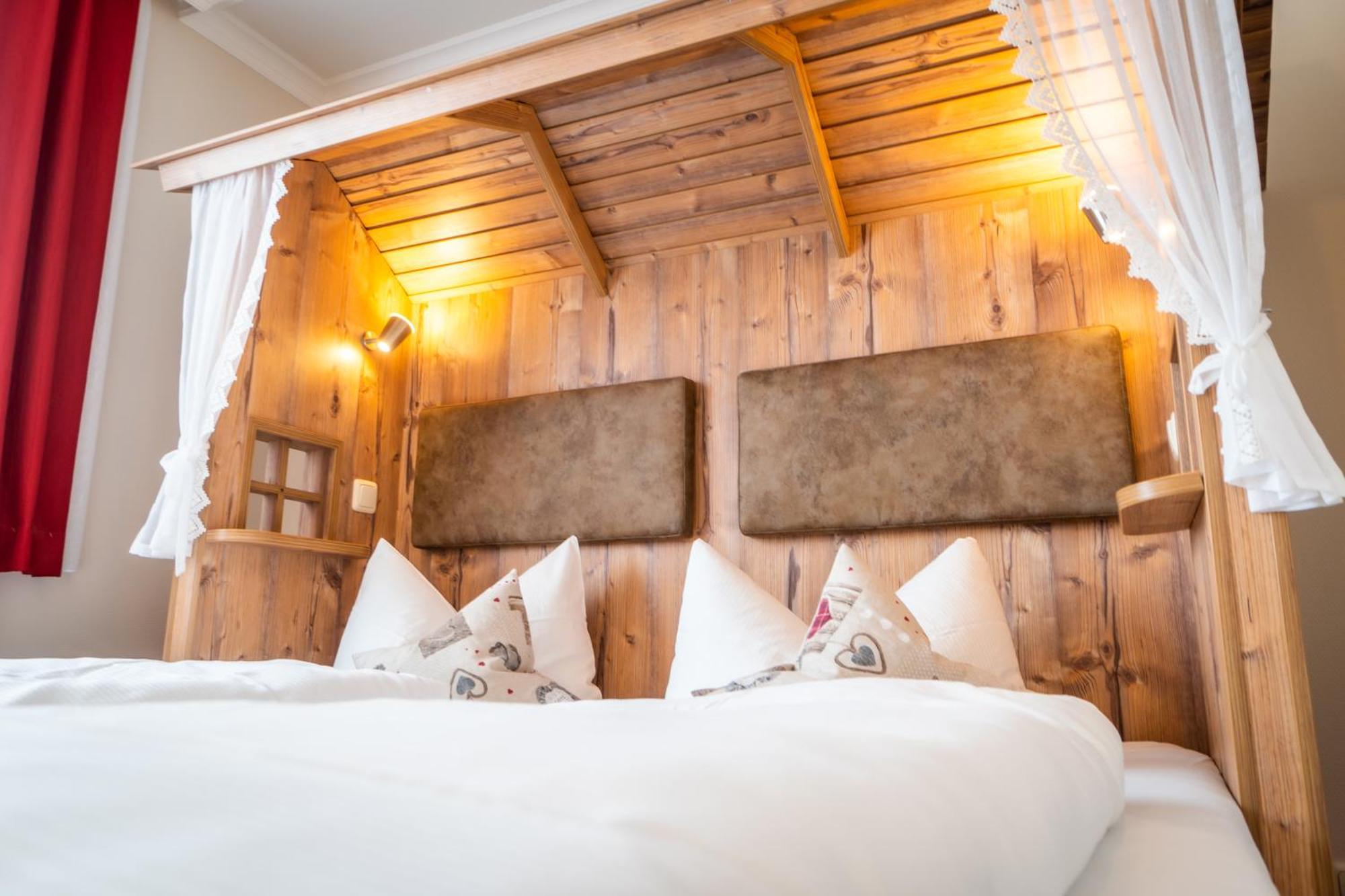 Landhotel Zur Gruenen Kutte Bernshausen Exteriér fotografie
