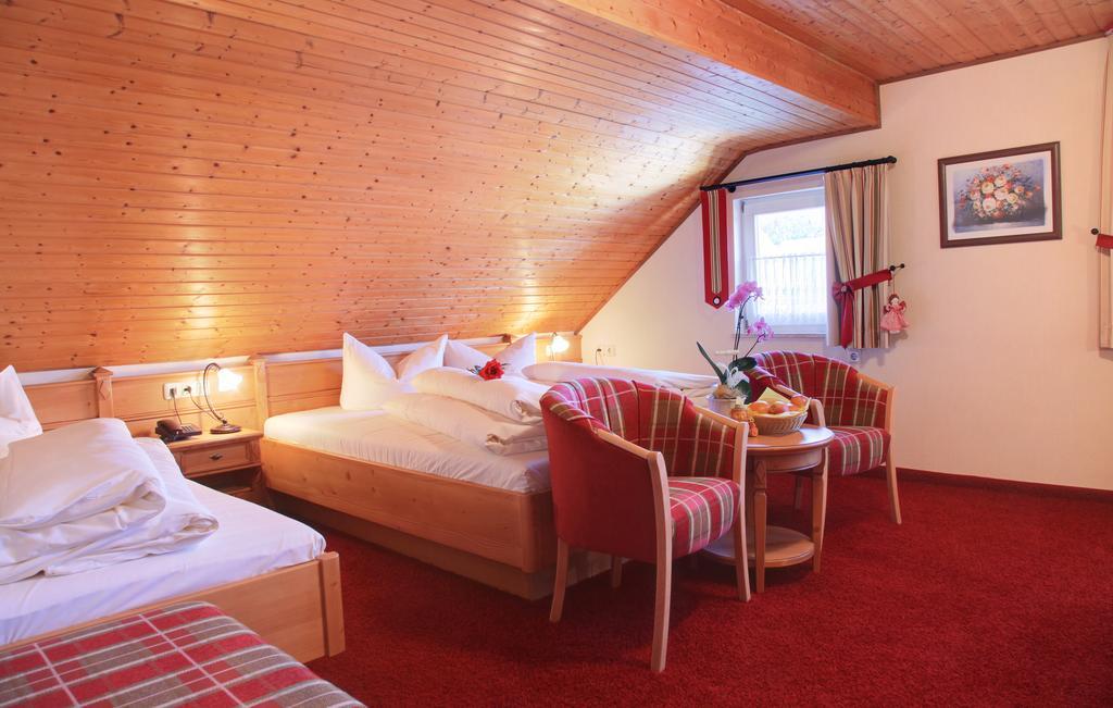 Landhotel Zur Gruenen Kutte Bernshausen Pokoj fotografie